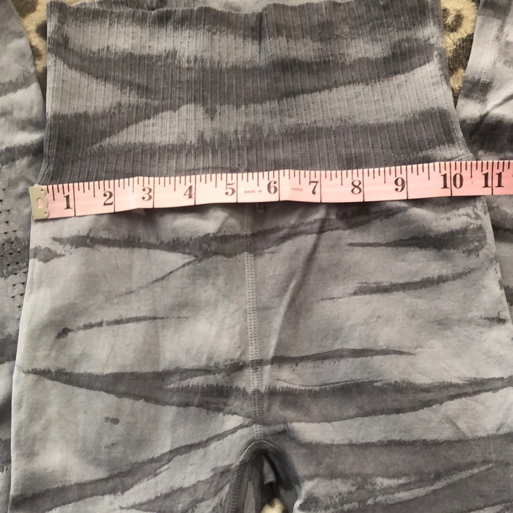 Free People Movement Good Karma High Rise Waist Leggings Gray Print Size XS/S - Picture 11 of 17